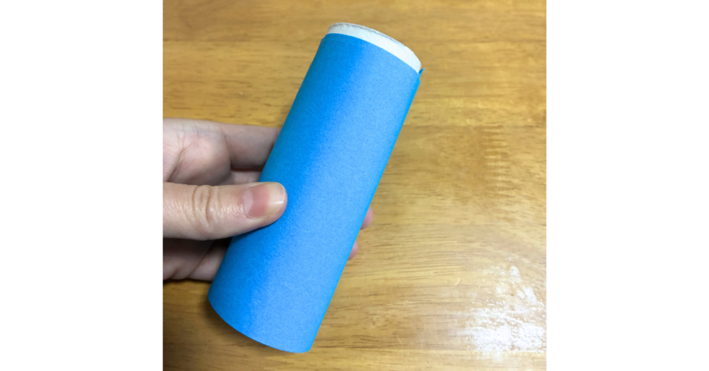 画用紙を真っすぐ貼るのが難しい